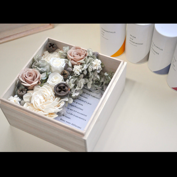 香る線香とお花のギフト　桐のフラワーボックス 7枚目の画像