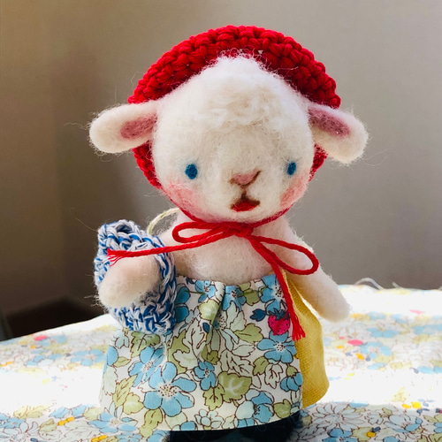 赤い帽子の子ヤギ 羊毛フェルト ふわ*もこ 通販 14218953｜Creema