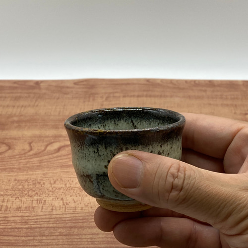 白萩のぐい吞み 【手仕事 民藝 窯元 和 陶器 白】 おちょこ