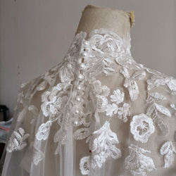 優雅上衣，披肩式波萊羅婚紗，透明花朵蕾絲，包扣 第9張的照片