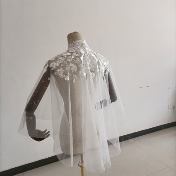 優雅上衣，披肩式波萊羅婚紗，透明花朵蕾絲，包扣 第6張的照片
