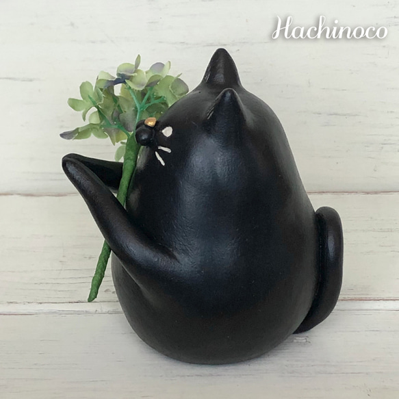 あじさいを持つ黒猫オブジェ（アーティシャルフラワー） 3枚目の画像