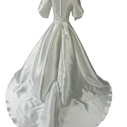 ウエディングドレス 半袖 オフホワイト ファスナー 光沢感 ブライダル 前撮り 4枚目の画像