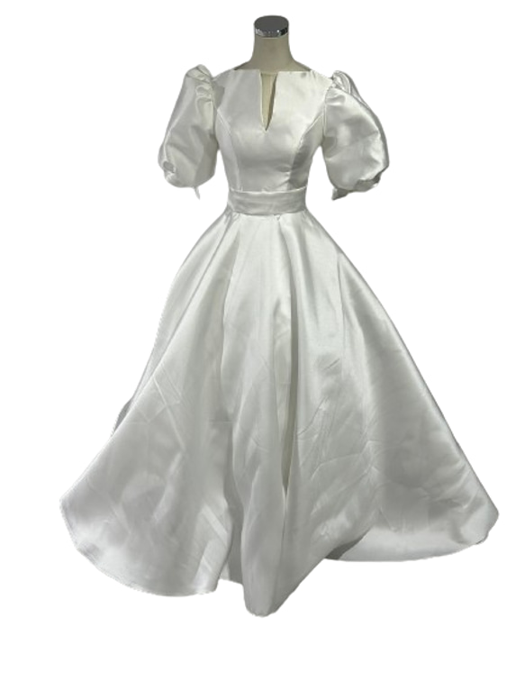 ウエディングドレス 半袖 オフホワイト ファスナー 光沢感 ブライダル 前撮り 1枚目の画像