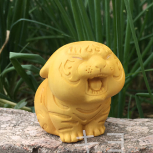 特上彫 虎 木彫り 精密彫刻 可愛い トラ 置物 工芸品 贈り物 彫刻 キヨ