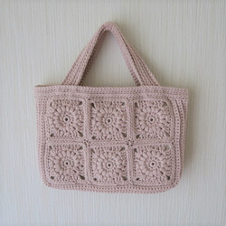 フラワーモチーフのバッグ　ベビーピンク　横長　手編み　コットン糸 3枚目の画像