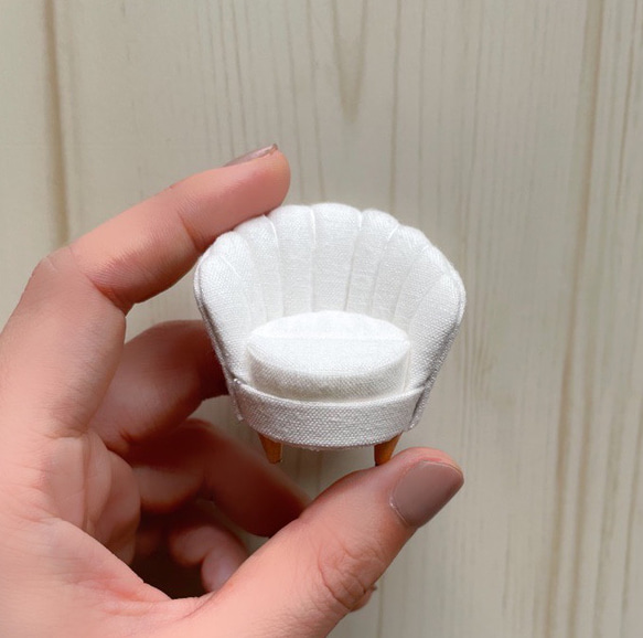 ミニチュアシェルソファのリングスタンド リングピロー  一人がけ ホワイト 3枚目の画像