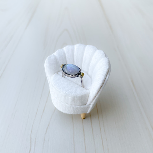 ミニチュアシェルソファのリングスタンド リングピロー  一人がけ ホワイト 5枚目の画像