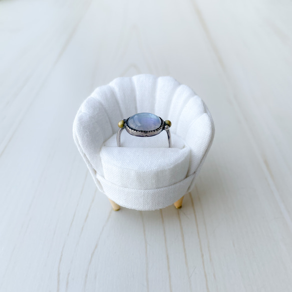 ミニチュアシェルソファのリングスタンド リングピロー  一人がけ ホワイト 1枚目の画像