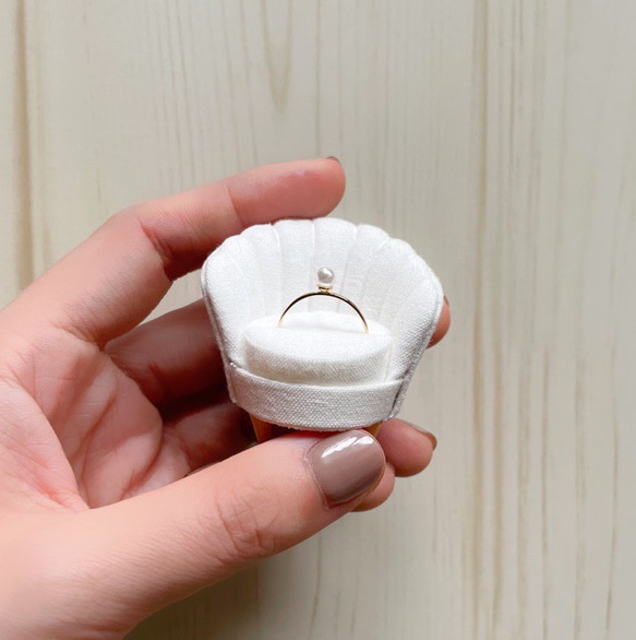 ミニチュアシェルソファのリングスタンド リングピロー  一人がけ ホワイト 6枚目の画像