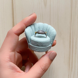 ミニチュアシェルソファのリングスタンド リングピロー  一人がけ ライトブルー 8枚目の画像