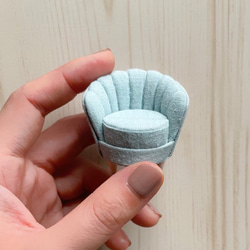 ミニチュアシェルソファのリングスタンド リングピロー  一人がけ ライトブルー 3枚目の画像