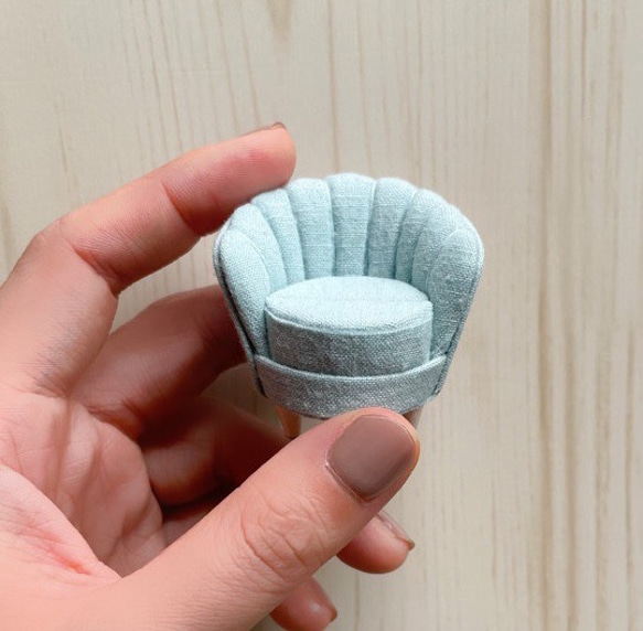 ミニチュアシェルソファのリングスタンド リングピロー  一人がけ ライトブルー 3枚目の画像