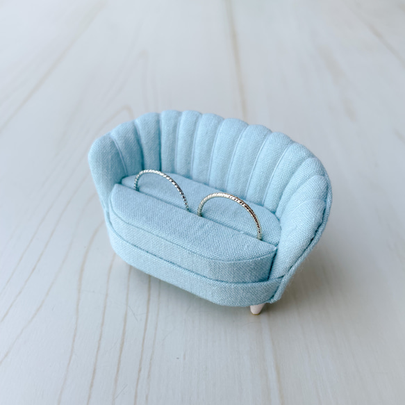 ミニチュアシェルソファのリングスタンド リングピロー 二人がけ　ライトブルー 4枚目の画像