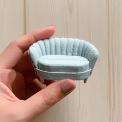 ミニチュアシェルソファのリングスタンド リングピロー 二人がけ　ライトブルー 3枚目の画像