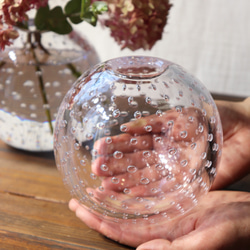 「小さな泡の花器LL」カスミソウ インテリア 透明感 ドット クリスタルガラス 泡の水玉模様 一輪挿し ナチュラル 4枚目の画像
