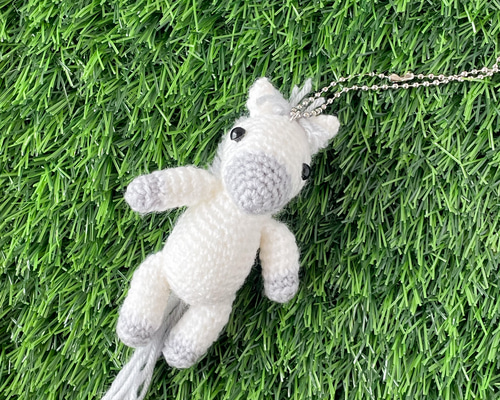 受注制作】お馬さんのあみぐるみストラップ【芦毛】 キーホルダーや