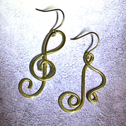 ト音記号と八分音符のピアス 2枚目の画像