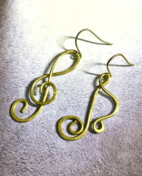 ト音記号と八分音符のピアス 1枚目の画像
