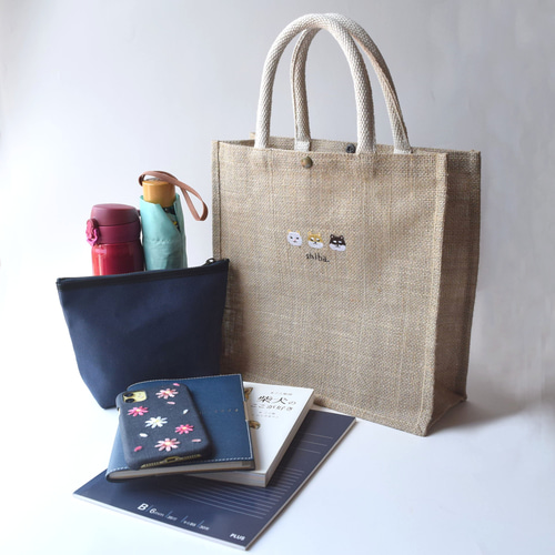 トイプードル・刺繍・中トート・エコバッグ中・2点 ハンドメイド ほっこり＆おしゃれ】人気の立体刺繍トートバッグに新デザインが
