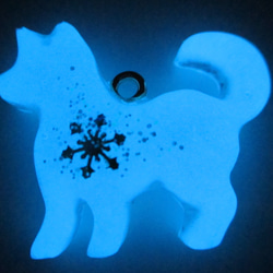 ◇3297再販２ ✨蓄光・氷カルピスの日本犬と、とんぼ玉　ストラップ・ナスカンバッグチャーム 5枚目の画像