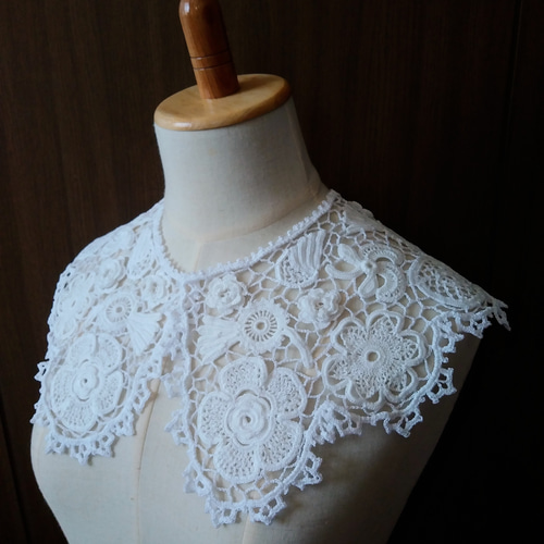 アイリッシュクロッシェレース編みの白いバラのつけ襟 irish crochet