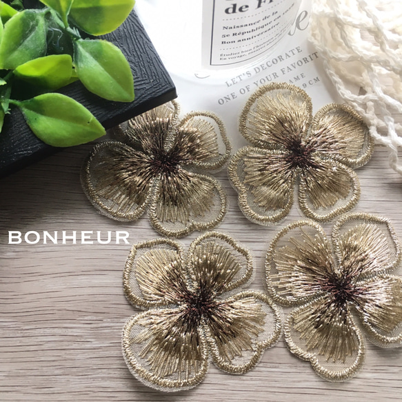 【送料無料】刺繍フラワーレース  オーガンジー  花芯入り 4pcs 1枚目の画像