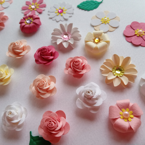ハラちゃんさま専用ページ＊A4(お花＋キラキラ)×3 ピンク、水色系 ペーパーフラワー詰め合わせ 30個 葉30個