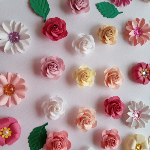 ピンク、白色系 ペーパーフラワー詰め合わせ 30個 葉30個 クラフト