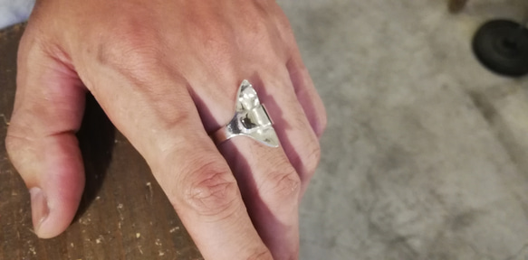 大膽的造型看起來就像一枚時尚現代的戒指。美國古董銀勺重製男士戒指_0793 第9張的照片