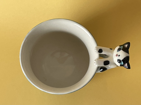 猫取っ手マグ(白黒猫)『猫のマグカップ』 6枚目の画像
