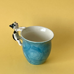 猫取っ手マグ(白黒猫)『猫のマグカップ』 2枚目の画像