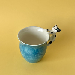 猫取っ手マグ(白黒猫)『猫のマグカップ』 1枚目の画像