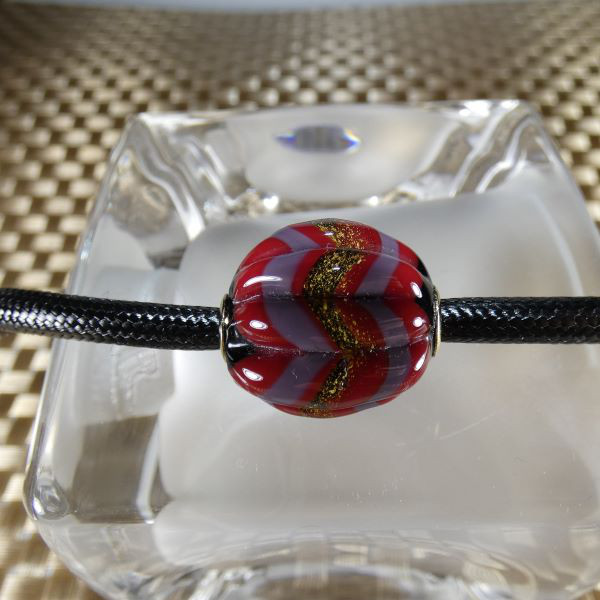 矢羽根模様玉、金箔入り（トンボ玉、ガラス、一点物、ペンダント）