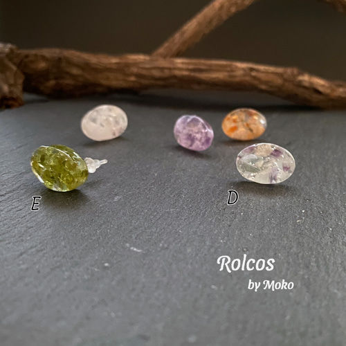 さざれ石のピアス ラウンド/オーバル ピアス（スタッド・一粒） Rolcos  