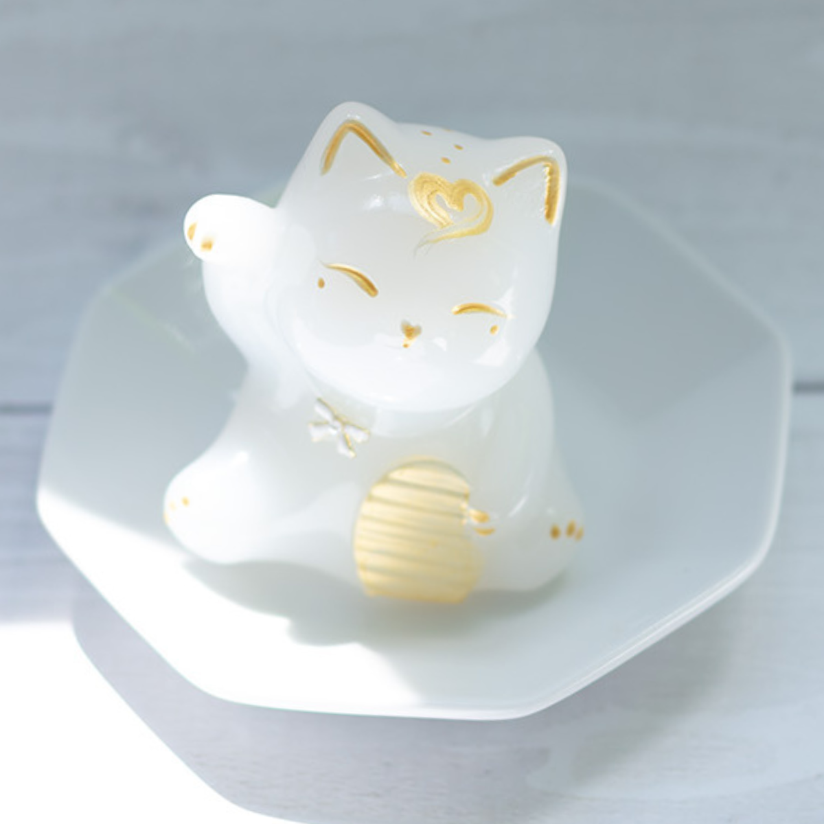 ヴィンテージ手描きの瞳やふっくらとしたお顔が美しい招き猫