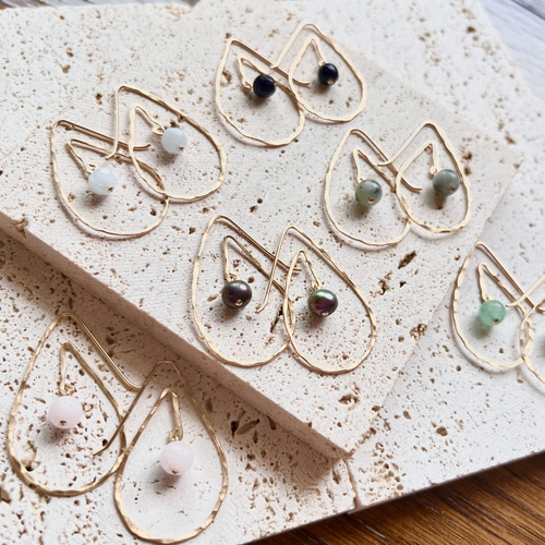 14kgf SV925 Uzu - 7種の天然石のしずく型フープピアス Small ピアス