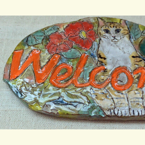 ネコの陶板 WELCOME ミックス系の猫 白・トラ インテリア飾り