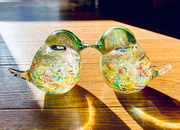 虹色の小鳥ガラススノードーム 9枚目の画像