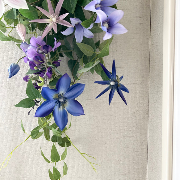 夏のスワッグ 花材はクレマチス、リキュウソウなど全てアーティフィシャルフラワー、水やりなどのお手入れ要らず 人気・おすすめ｜使いやすい・旅行におすすめ 品質保証 全国発送 日本国内発送・最短翌日お届け