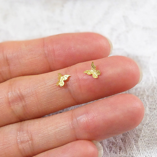 ネイル 立体 蝶のメタルパーツ 30個 ゴールド 4mm前後 レジン封入  