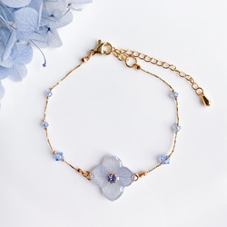 紫陽花とスワロの華奢ブレスレット（くすみブルー） 2枚目の画像