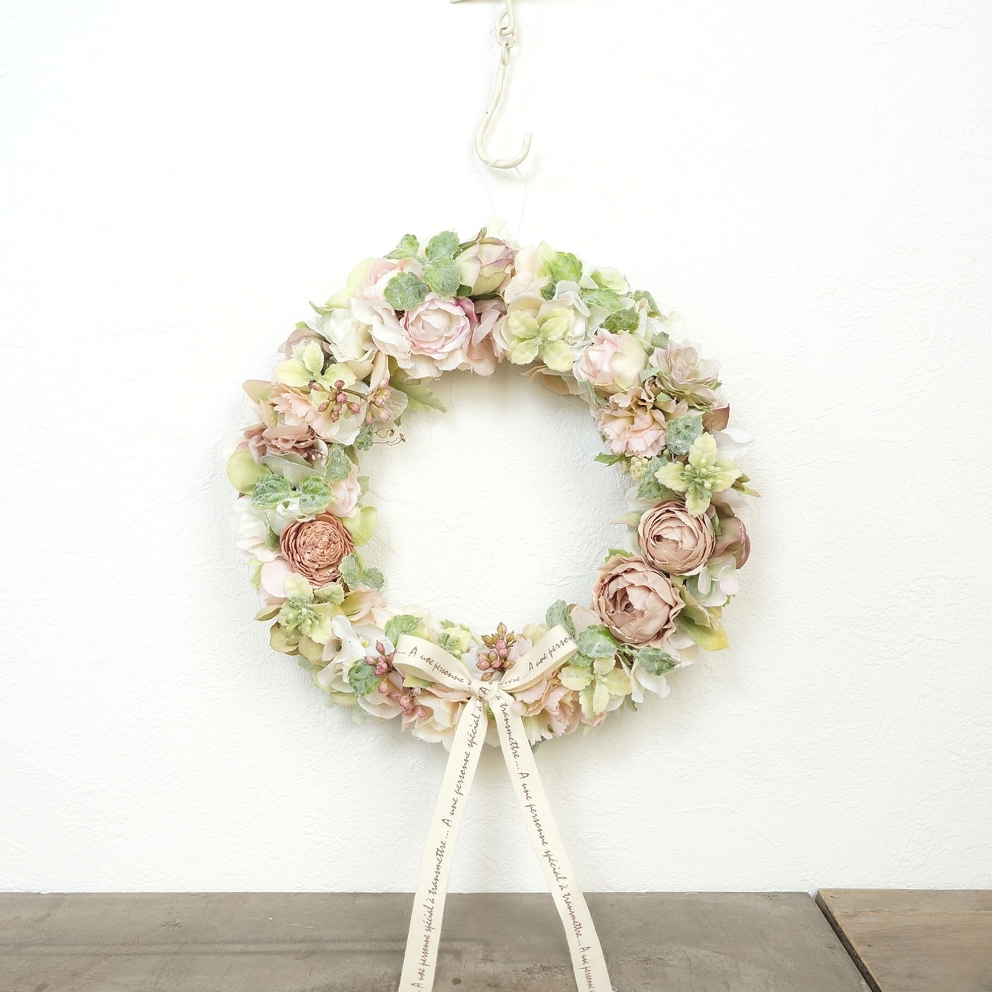 ピンクベージュのアートフラワーリース リース atelier