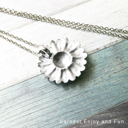 華やか凛々しいひまわりの夏ネックレス ― レディース ネックレス