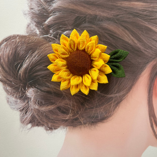 つまみ細工 透かしパーツ付きクリップの髪飾り ひまわり ヘアクリップ 
