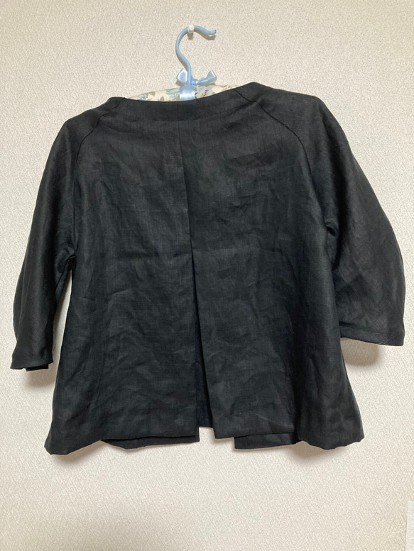 パフスリーブのリネンのジャケット（ブラック） 2枚目の画像
