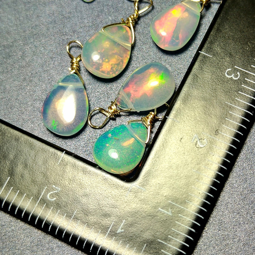 ☆最上級の遊色☆ 宝石質 エチオピア プレシャスオパール ロング14kgf