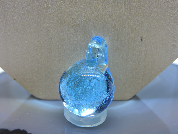 キュービックジルコニアを使ったガラスのアクセサリ・一光　４ 2枚目の画像