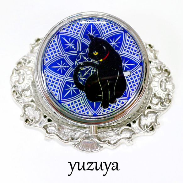 希少 CRUMMLES 猫のエナメルピルケース 切子模様と黒猫の小物入れ、ピルケース◎青 その他ケース 柚子
