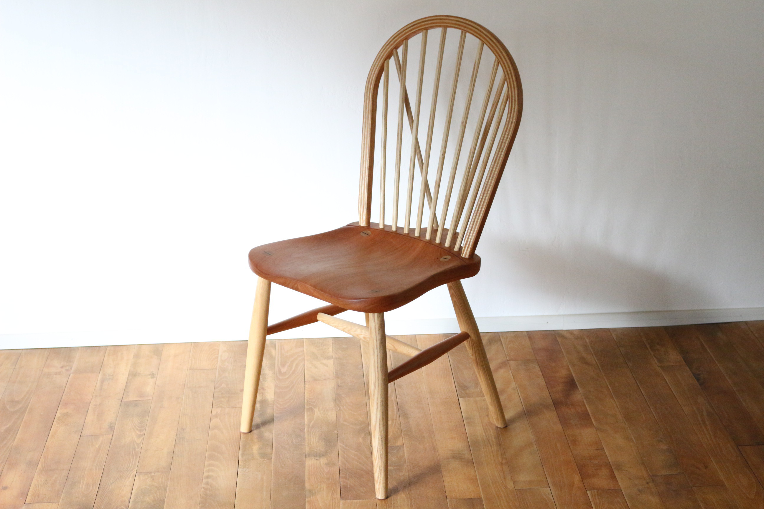 ループバックチェア　ストライプ曲げ （チェリー＆タモ）